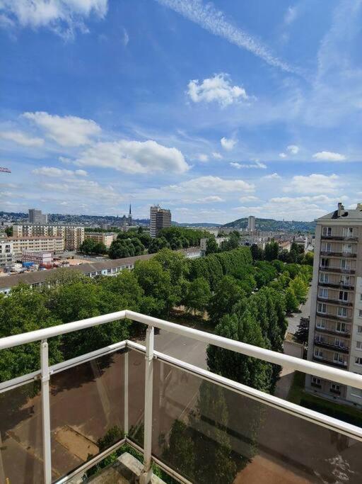 Spacieux F4 Avec Vue Panoramique Et 2 Places De Parking Rouen Kültér fotó