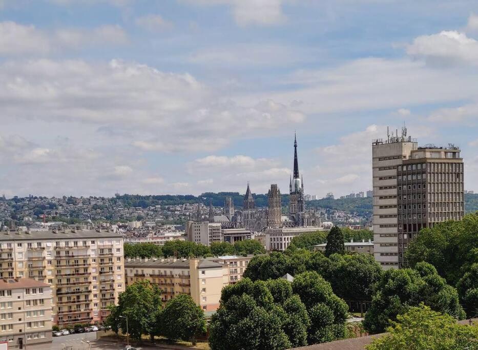 Spacieux F4 Avec Vue Panoramique Et 2 Places De Parking Rouen Kültér fotó
