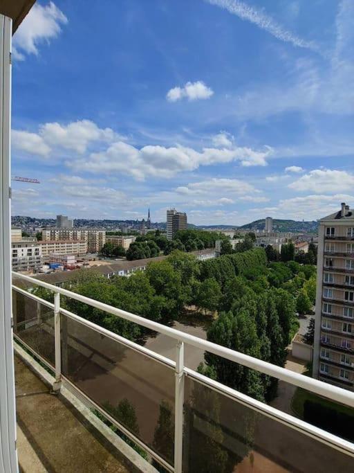 Spacieux F4 Avec Vue Panoramique Et 2 Places De Parking Rouen Kültér fotó
